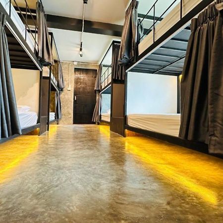 Adora Hostel Чиангмай Екстериор снимка