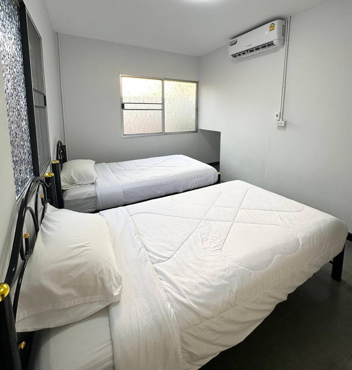 Adora Hostel Чиангмай Екстериор снимка