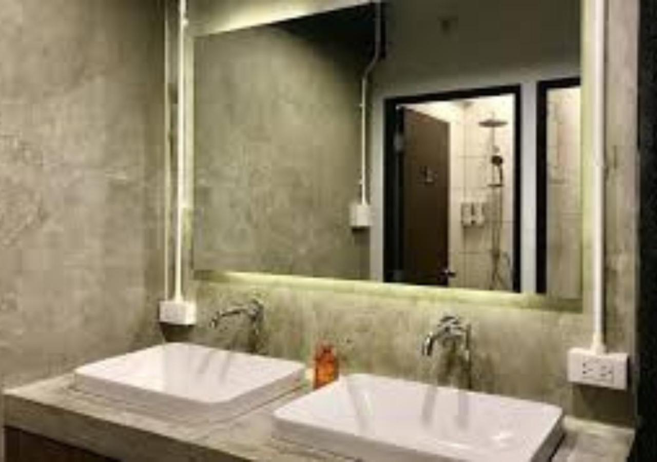 Adora Hostel Чиангмай Екстериор снимка