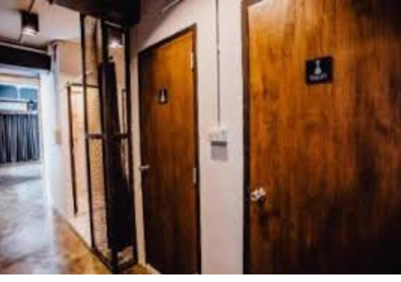 Adora Hostel Чиангмай Екстериор снимка